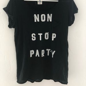 Non-stop party tee